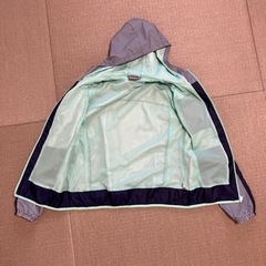 【レディース】PUMAのチェック柄フード尽きウィンドブレーカーアウターの画像