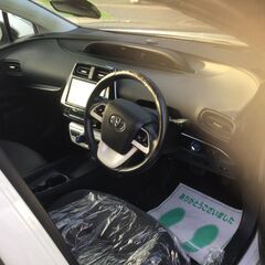 プリウスSセーフティープラス１２６万円!!車検も８年6月まで付いてます。の画像