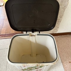 ゴミ箱の画像