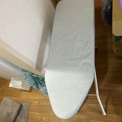 アイロン台（高さ4段可変式）の画像
