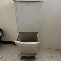 ゴミ箱の画像