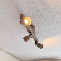 IKEA 天井証明 ヘッドライトの画像