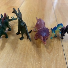 恐竜フィギア14体の画像