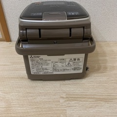 炊飯器【中古品】三菱電機　炭炊釜　NJ-ST06R の画像