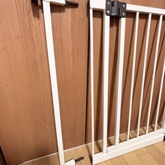 日本育児　ベビーゲート　ダブルロックゲート　68〜83cm　説明書付き　ホワイト　柵　ペットの画像