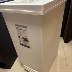新品未使用　ニトリ　防臭ペダルペール　45L 黒白2個セットの画像