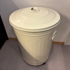 スチール製　フタ付きゴミ箱の画像
