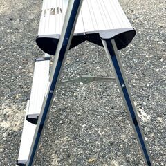 【B251】脚立　３段　ステップ　高所作業に　折りたたみ　現状品の画像
