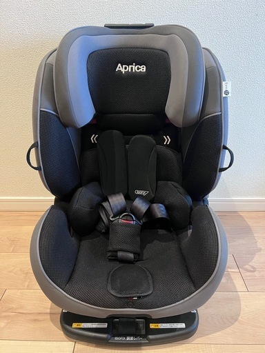 【値下げ❗️13,000-11,000円】Aprica チャイルドシート ISOFIX ブラック/グレー