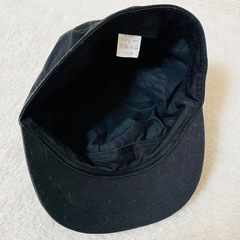 メンズ 黒キャップ ストリート系 刺繍ロゴ入り 帽子の画像