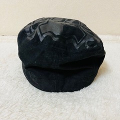 メンズ 黒キャップ ストリート系 刺繍ロゴ入り 帽子の画像