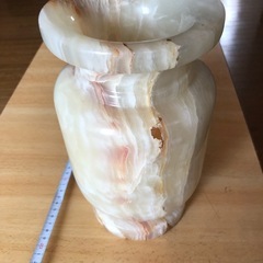 石作りの花瓶の画像