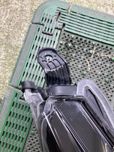 カローラスポーツ　純正右LEDヘッドライト