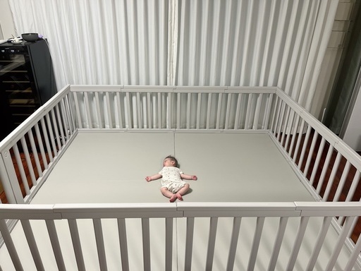 ベビーサークル200 x 240cm
（マット付き」）