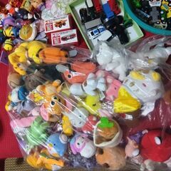 本日水曜限定、おもちゃ、ミニおもちゃ、ミニカー、ミニぬいぐるみなどいろいろ 　3個200円の画像