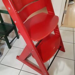 赤い椅子の画像