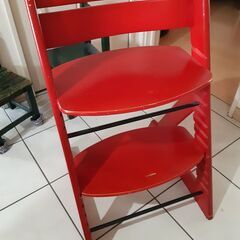 赤い椅子の画像