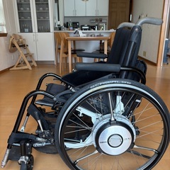ヤマハ 車椅子電動アシスト化ユニット JWX-2 を装着した「OX社製 GW-E」です。※ロホクッション(38× 43cm)は含みませんの画像