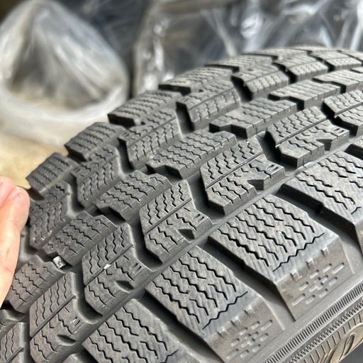4本　スタッドレスタイヤandホイール　ヴィッツ　アクア　フィット　?