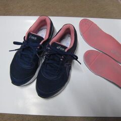アシックス　シューズ子供　２２，５㎝　使用時間は少ないです　美品　引き取りでの画像