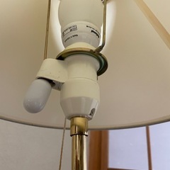 フランスベッド社ナイトテーブル360°回転式ランプ付き　　の画像