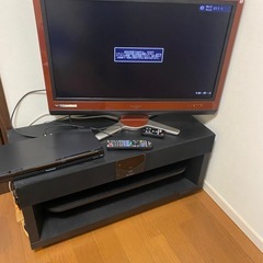 スピーカー付きテレビ台、32型テレビ　の画像