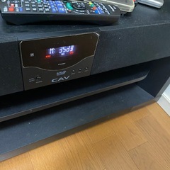 スピーカー付きテレビ台、32型テレビ　の画像
