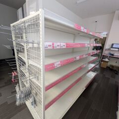 中古の店舗用陳列ラック（ドラックストア用など）の画像