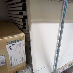 中古の店舗用陳列ラック（ドラックストア用など）の画像