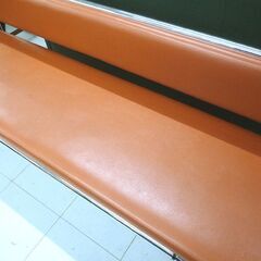 内田洋行　ロビーチェア ベンチソファ 背もたれ付き 幅178cm ライトなブラウン系 中古 待合室 病院 オフィス 長椅子 苫小牧西店の画像