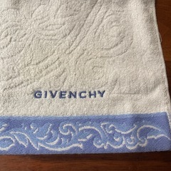 新品未使用　GIVENCHY ハンドタオル　の画像