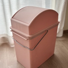 スイング式ゴミ箱　の画像