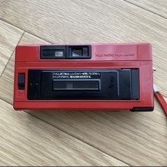 コンパクトフィルムカメラ FUJI フジ　ポケットフジカ　フラッシュ　オート　レッド　赤 の画像