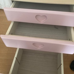 学習机の下、収納の画像