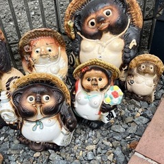◼️超激安‼️◼️たぬきの置物◼️大量まとめ売り◼️信楽焼◼️カエルの焼き物つき付き◼️の画像