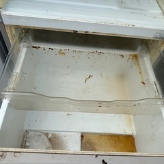 無料★東芝 5ドア冷蔵庫 2011年製 中古品 大型 汚れ変色有り 要清掃　の画像