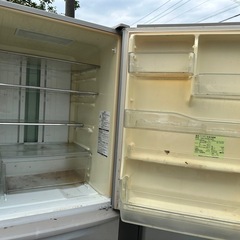 無料★東芝 5ドア冷蔵庫 2011年製 中古品 大型 汚れ変色有り 要清掃　の画像