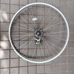 自転車　後輪ホイール(美品)　27インチの画像