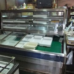 鮮魚店用　岡山引き取り限定　中古冷蔵ショーケース　幅２４００奥行１６００の画像