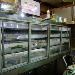 鮮魚店用　岡山引き取り限定　中古冷蔵ショーケース　幅２４００奥行１６００の画像