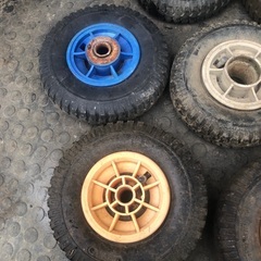 実働　一輪車　運搬車　作業車　タイヤ　2.50-4  の画像
