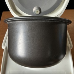 状態良いです👍ZOZIRUSHI2014年製3号炊きNS-NE05白炊飯器の画像