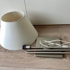 〈IKEA〉今月まで出品 フロアライト 照明器具　の画像