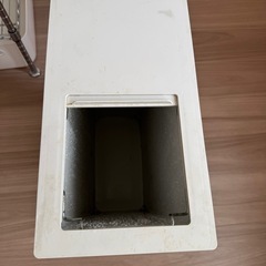 無印ゴミ箱+無印ボックスx3+収納台の画像