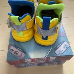 新品です✨Reebok✖️ミニオンズ１２センチの画像