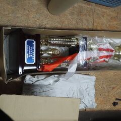 トロフィー、高さ1メートル、景品用、ラベルははがしてお使いください、の画像
