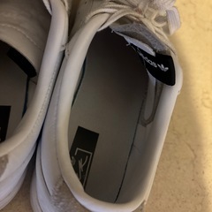 adidas スニーカー ホワイトの画像