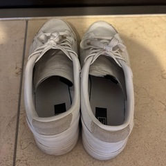 adidas スニーカー ホワイトの画像
