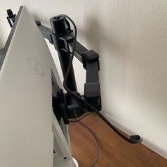 モニターアーム　デュアルモニター　Amazonにて購入の画像