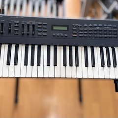 Roland JV-30  ビンテージシンセサイザー の画像